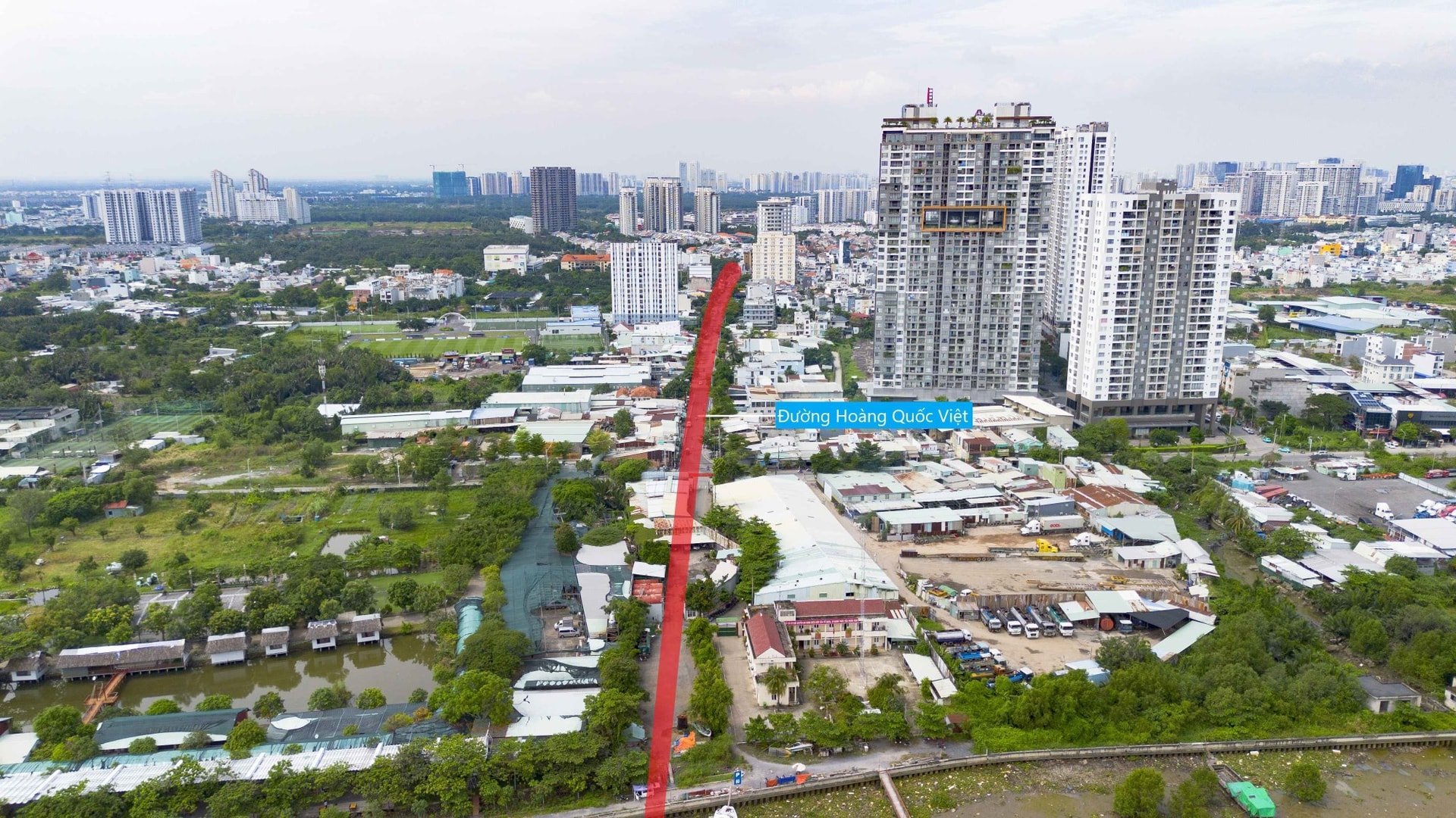 Perspektive der Phu My 2 Brücke mit 8 Fahrspuren.