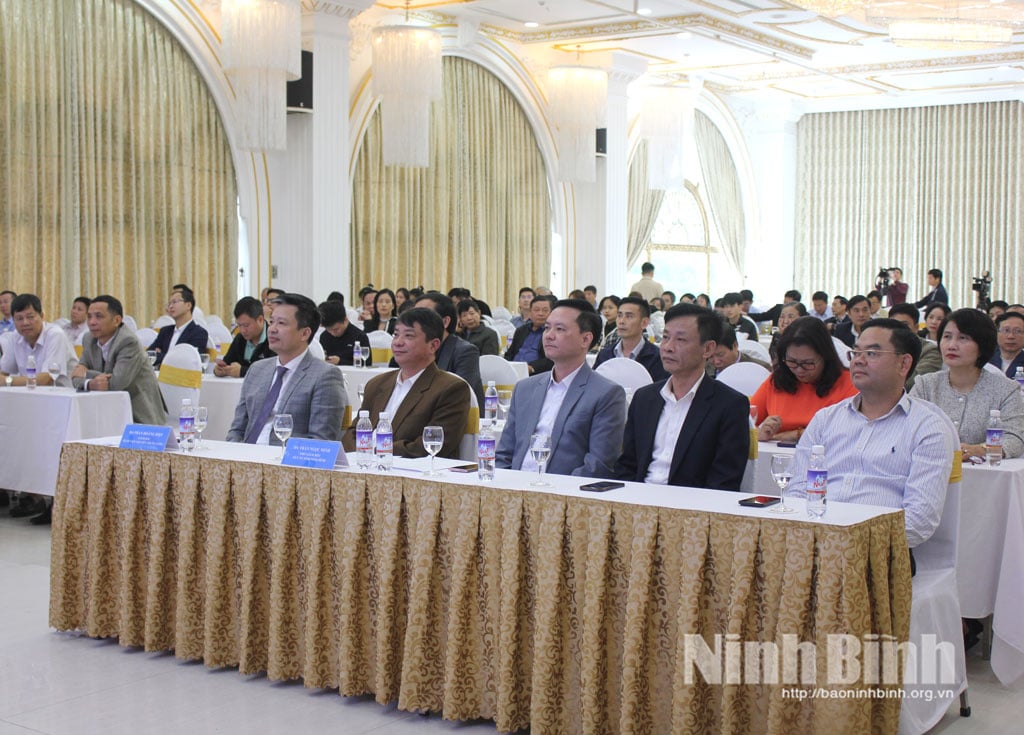 Afgevaardigden woonden de bijeenkomst bij als reactie op de Nationale Dag van Gejodeerd Zout en de Wereld Diabetes Dag.