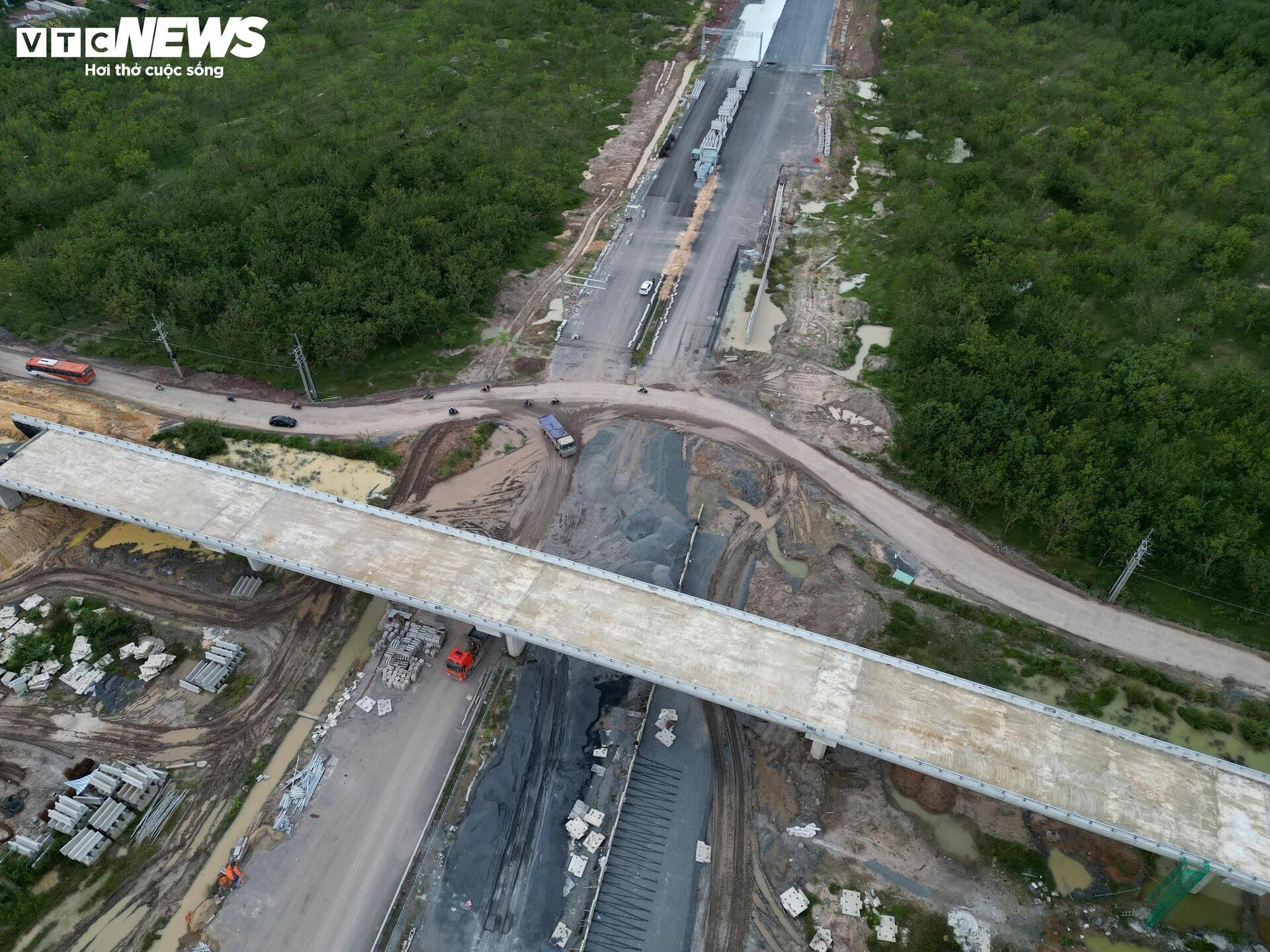 ខណៈថ្ងៃបើកដំណើរការជិតមកដល់ តើផ្លូវល្បឿនលឿន Bien Hoa - Vung Tau ឆ្លងកាត់ Dong Nai យ៉ាងដូចម្តេច? - ១១