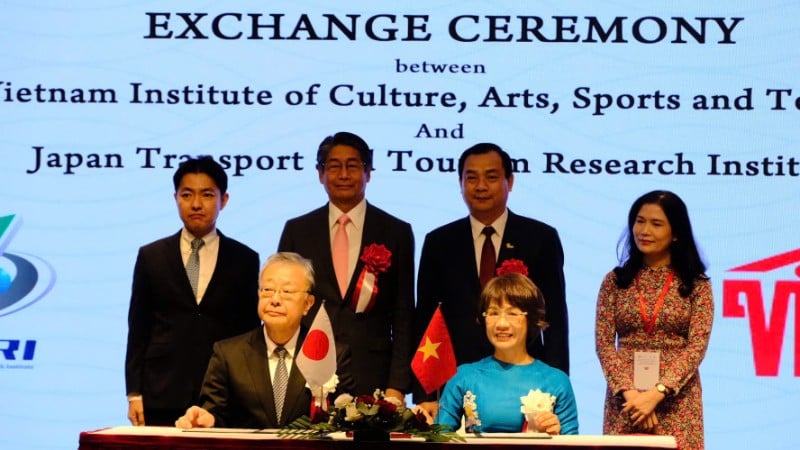 موسسه فرهنگ، هنر، ورزش و گردشگری ویتنام و موسسه حمل و نقل و گردشگری ژاپن مراسم امضای تفاهم‌نامه همکاری در زمینه تحقیقات و تبادل نظر کارشناسان را برگزار کردند.