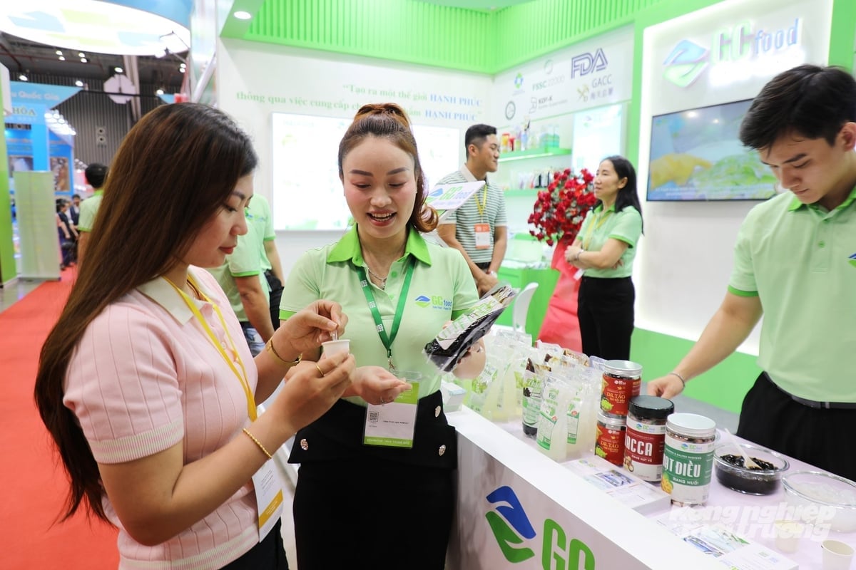 Nhiều sản phẩm thực phẩm, nông sản đạt chứng nhật hữu cơ USDA, EU Organic, JAS được giới thiệu tại Vietnam Foodexpo 2025. Ảnh: Nguyễn Thủy.