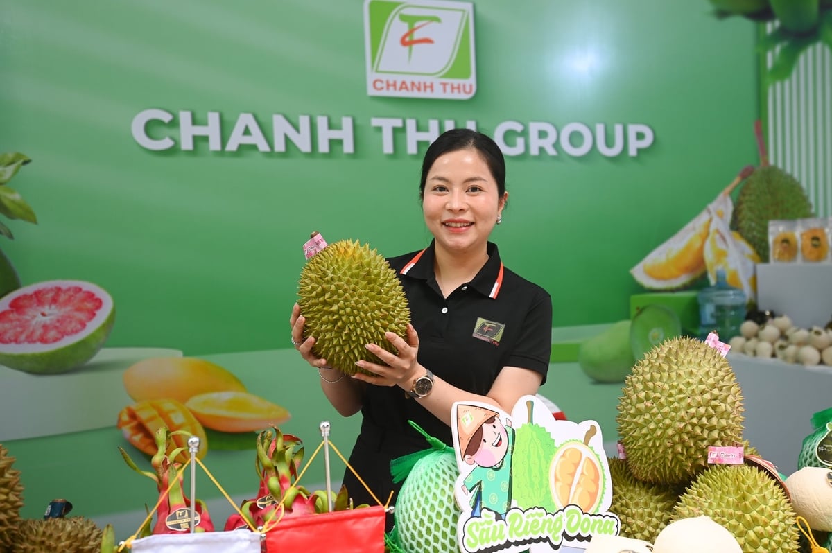 Một số mặt hàng trái cây được Chánh Thu Group mang tới triển lãm thành tự 80 năm truyền thống ngành Nông nghiệp và Môi trường. Ảnh: Tùng Đinh.