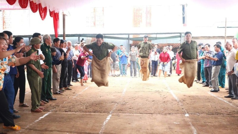 ប្រជាជនខេត្ត Dong Nai បានចូលរួមលេងល្បែងយ៉ាងសាទរក្នុងពិធីបុណ្យ 