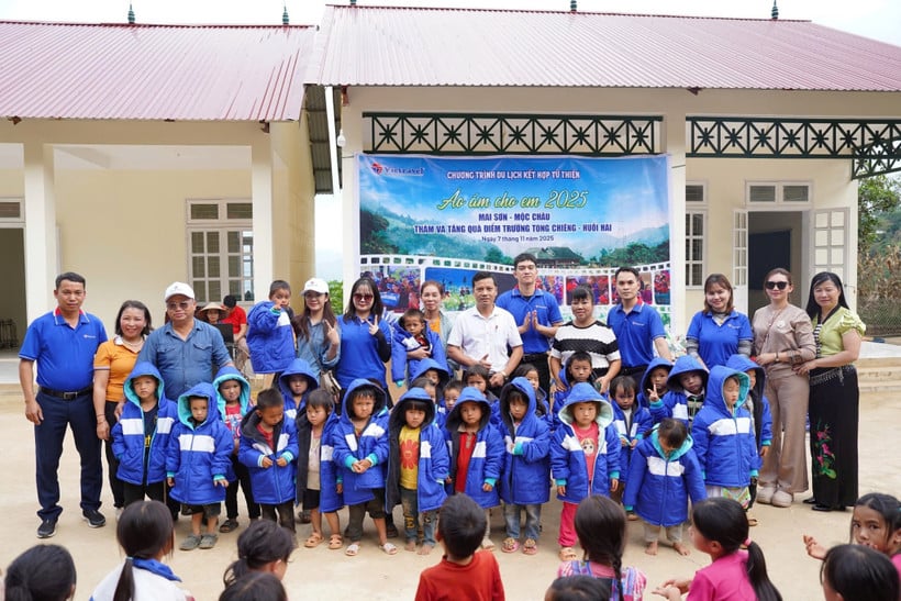 Kom till Tong Chieng förskola och grundskola (som tillhör Chieng Sung grundskola och gymnasium), Mai Son kommun, Son La-provinsen.