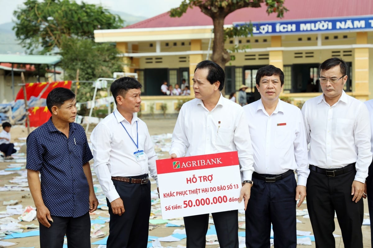 Agribank đồng hành cùng miền Trung khắc phục hậu quả bão lũ
