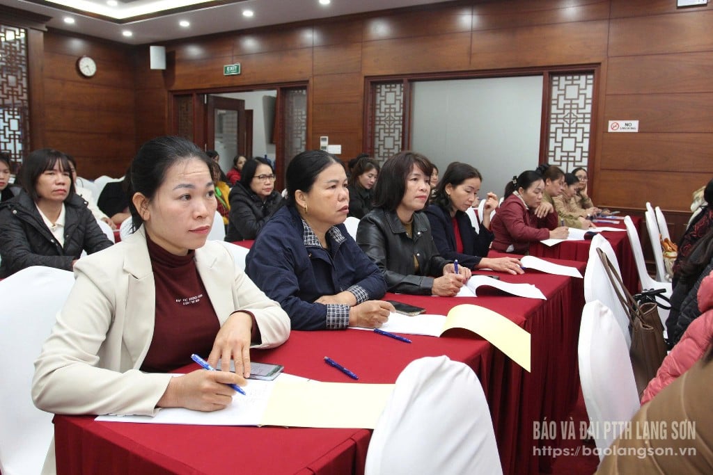 សមាជិកនារីចូលរួមវគ្គបណ្តុះបណ្តាល