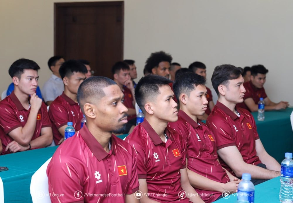 ຜູ້ນຳ VFF ໃຫ້ກຳລັງໃຈ ທີມຊາດຫວຽດນາມ ກ່ອນແຂ່ງຂັນກັບ ລາວ - ຮູບ 3