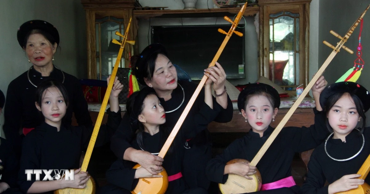 Góp ý dự thảo văn kiện Đại hội XIV: Tạo dựng sức mạnh mềm từ văn hóa truyền thống