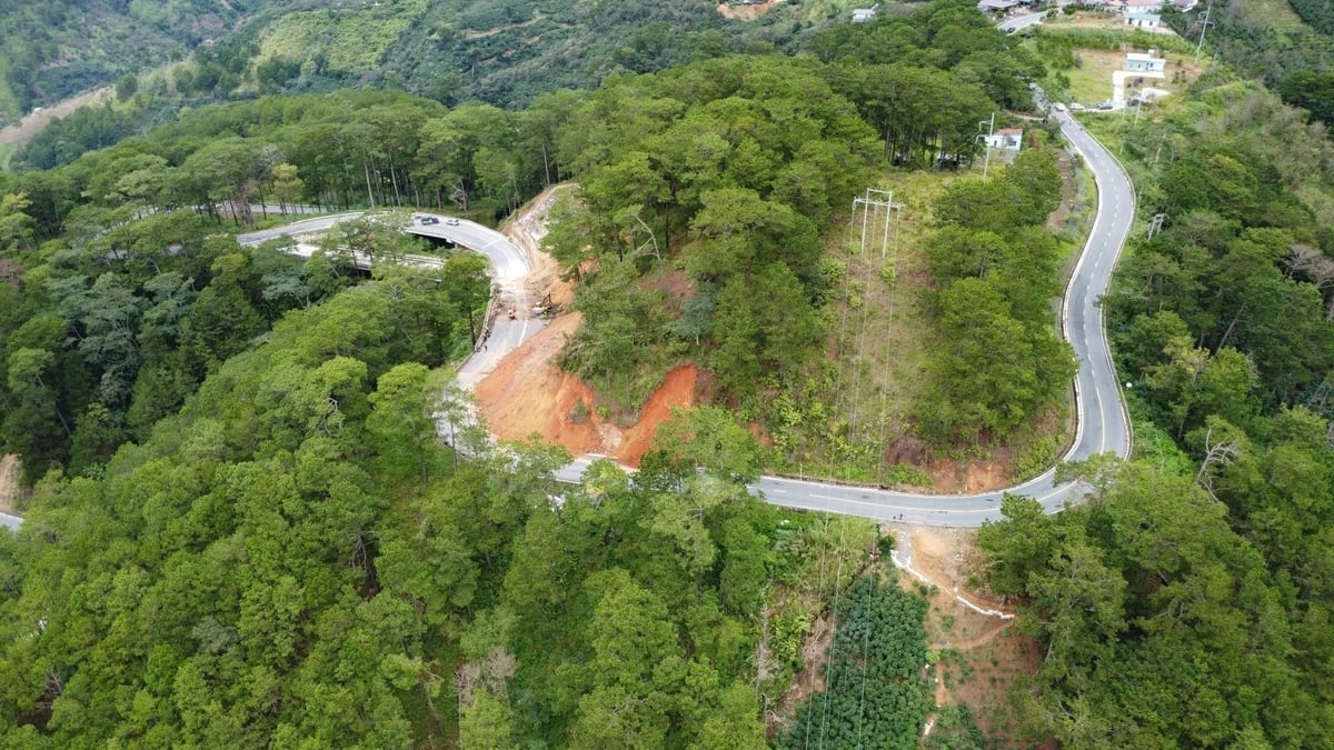 Đèo D’Ran và Gia Bắc đều là những cung đường có độ dốc lớn, quanh co, nền địa chất yếu, thường xuyên xảy ra sạt lở vào mùa mưa. Ảnh: PH.