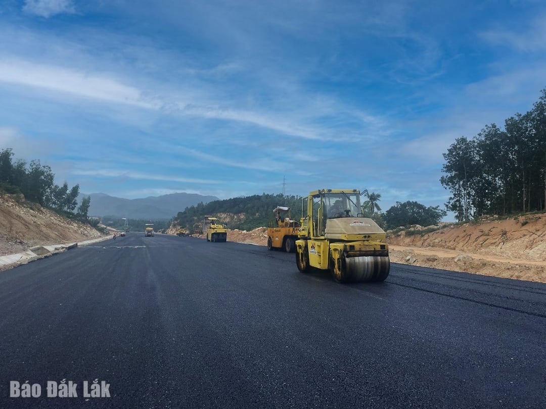 អ្នកម៉ៅការកំពុងពន្លឿនដំណើរការសាងសង់នៃគម្រោងសមាសភាគ Quy Nhon - Chi Thanh ។