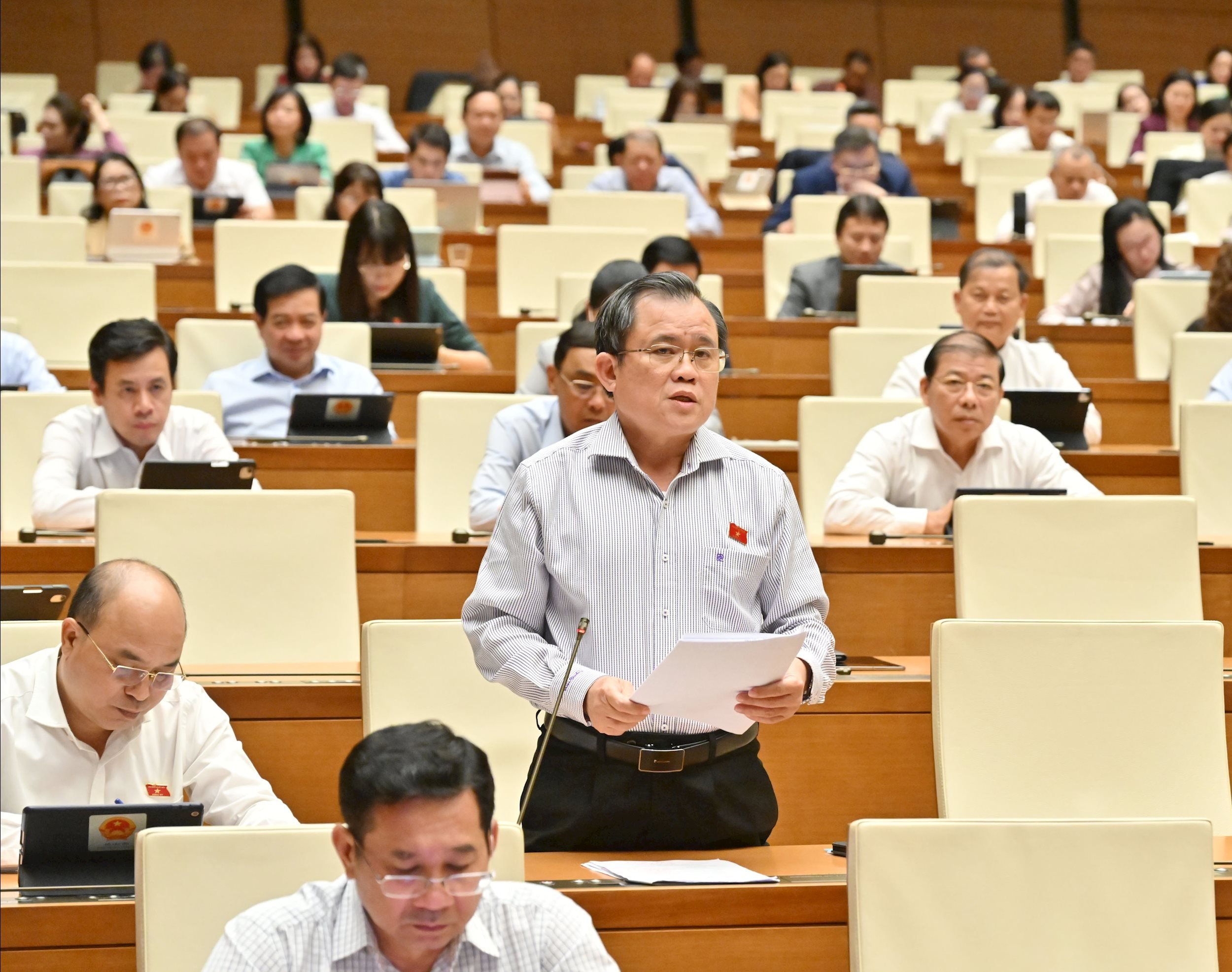 ທ່ານຜູ້ແທນສະພາແຫ່ງຊາດ ຫງວຽນທ້ຽນເຍີນ (ນະຄອນໂຮ່ຈິມິນ)