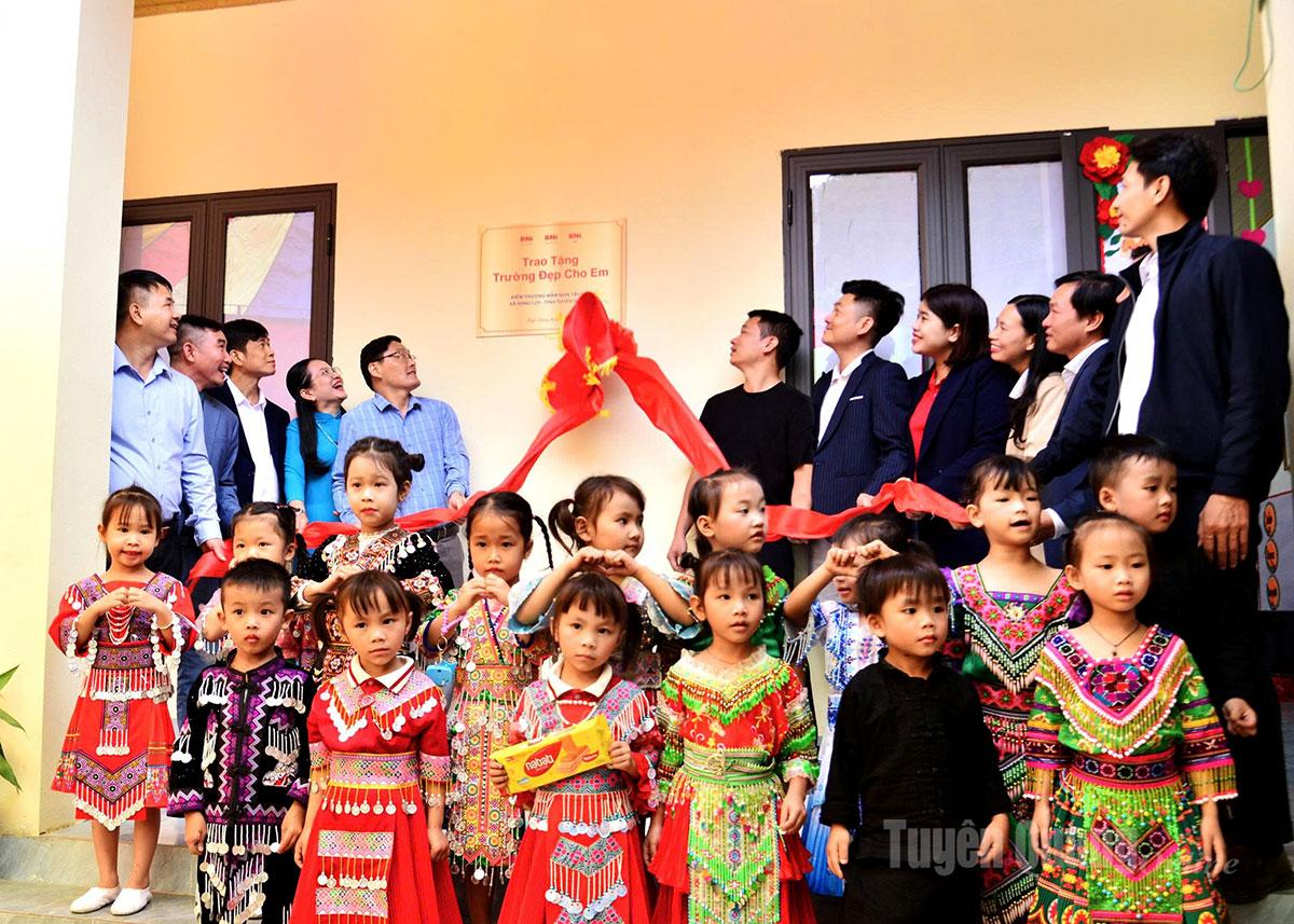 ពិធីសម្ពោធសាលាមត្តេយ្យភូមិ Tau Lin សាលាមត្តេយ្យ Hung Loi ។