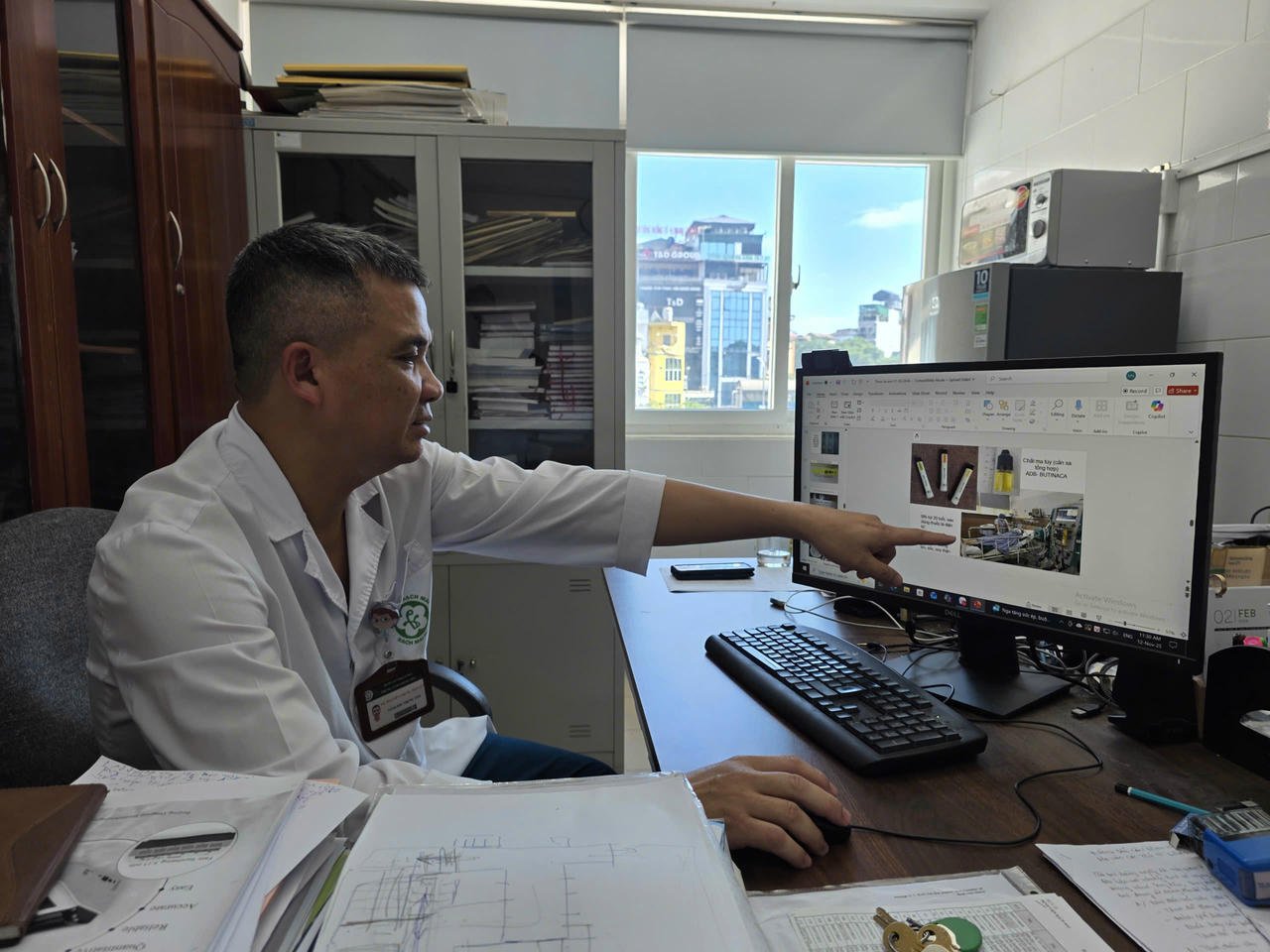 Dr. Nguyen Trung Nguyen informerar om några förgiftningsfall relaterade till elektroniska cigaretter och uppvärmda tobaksprodukter.