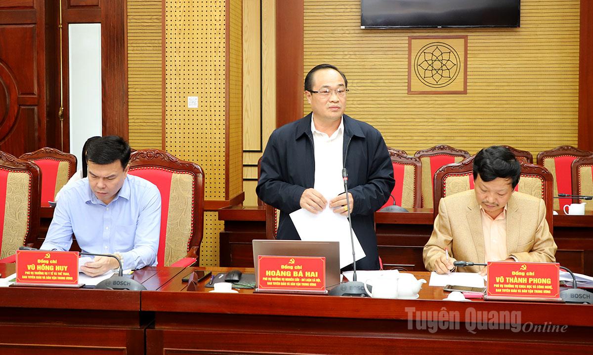 ראשי מחלקת המחקר והדעה החברתית של הוועדה המרכזית לתעמולה וגיוס המונים דנו בישיבת העבודה.