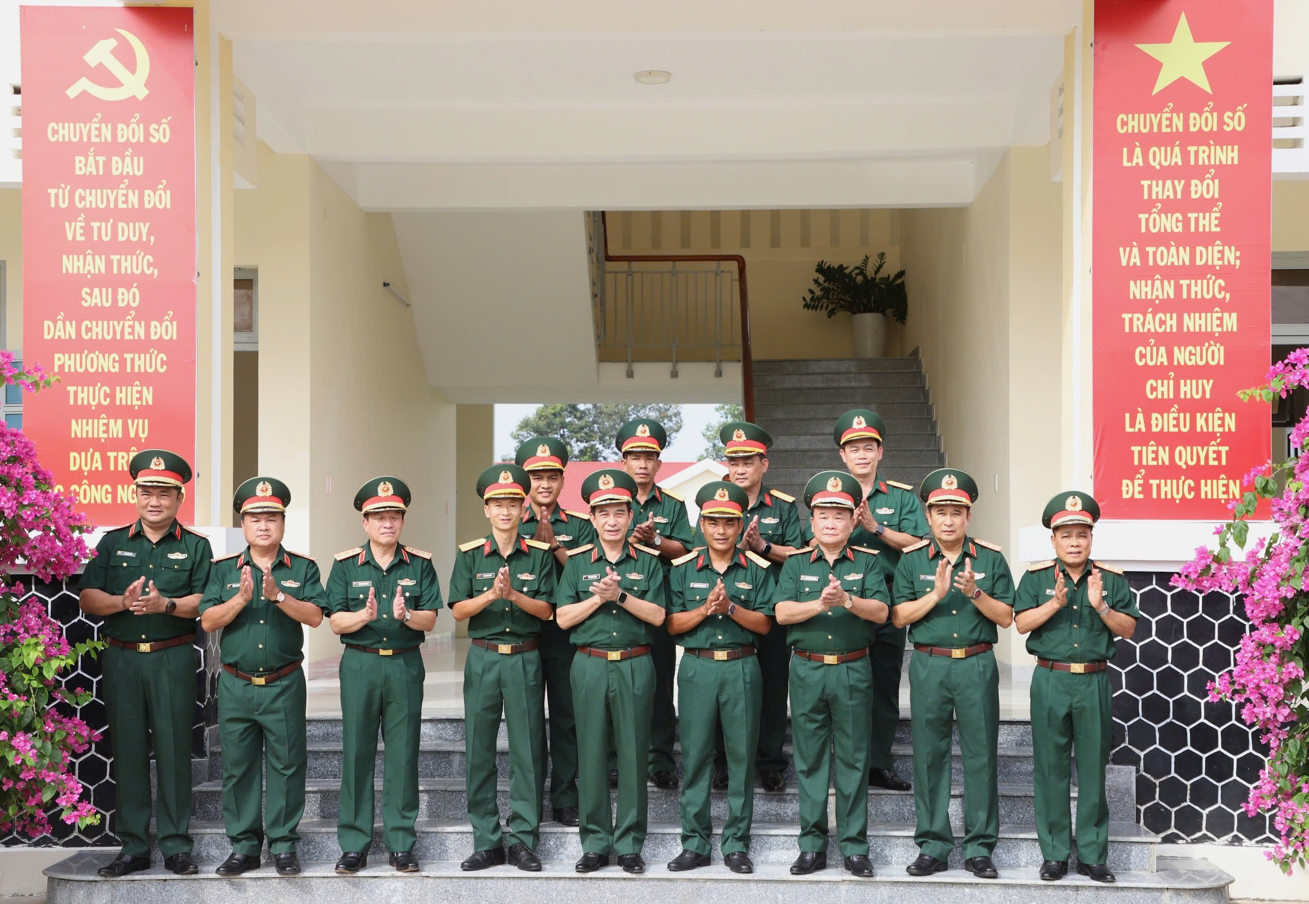 Đại tướng Phan Văn Giang làm việc với Sư đoàn 5, Quân khu 7 - Ảnh 3.