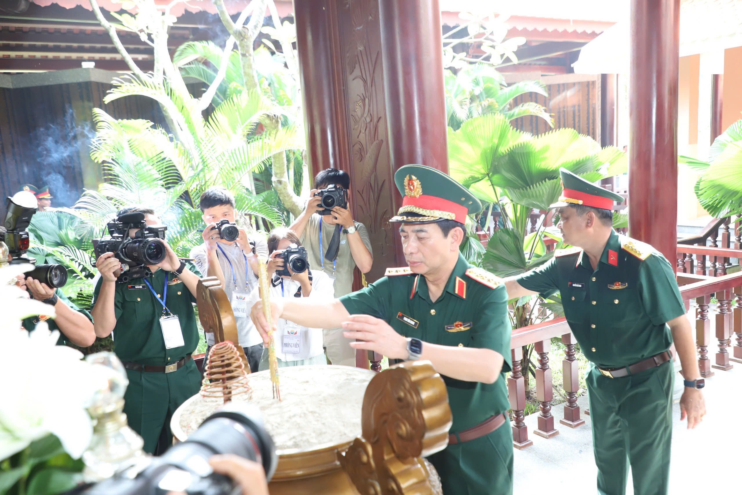 Đại tướng Phan Văn Giang làm việc với Sư đoàn 5, Quân khu 7 - Ảnh 4.