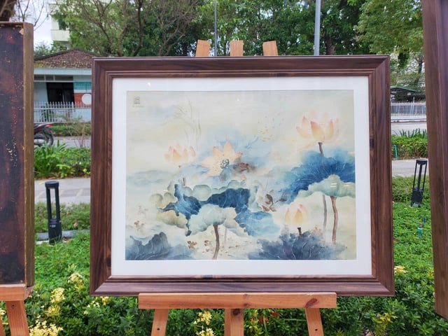 'Trình làng' loạt tác phẩm mỹ thuật quý do các nghệ sĩ danh tiếng tặng Huế- Ảnh 4.