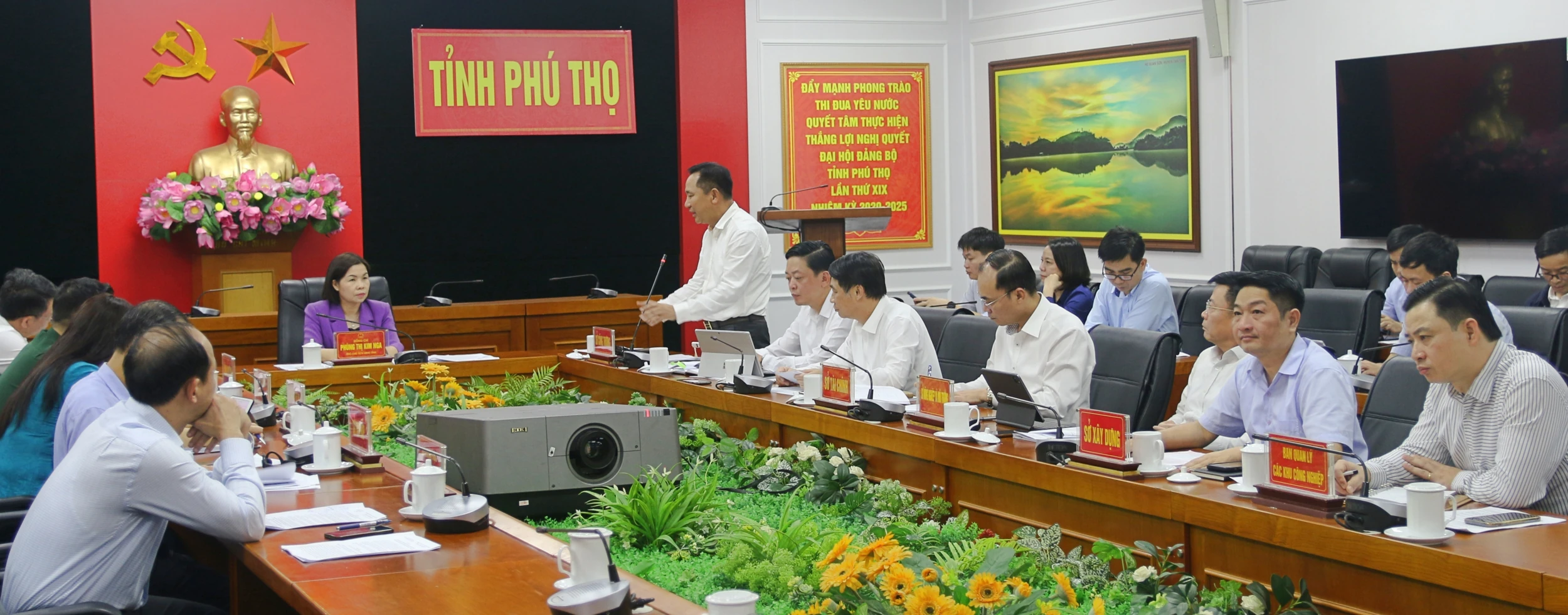 អនុប្រធានគណៈកម្មាធិការប្រជាជនខេត្ត Phung Thi Kim Nga៖ បញ្ចប់ការធ្វើផែនការនៃវិស័យឧស្សាហកម្ម និងពាណិជ្ជកម្ម ដើម្បីធានានូវលទ្ធភាព និងសមស្របទៅនឹងទិសដៅអភិវឌ្ឍន៍របស់ខេត្ត។