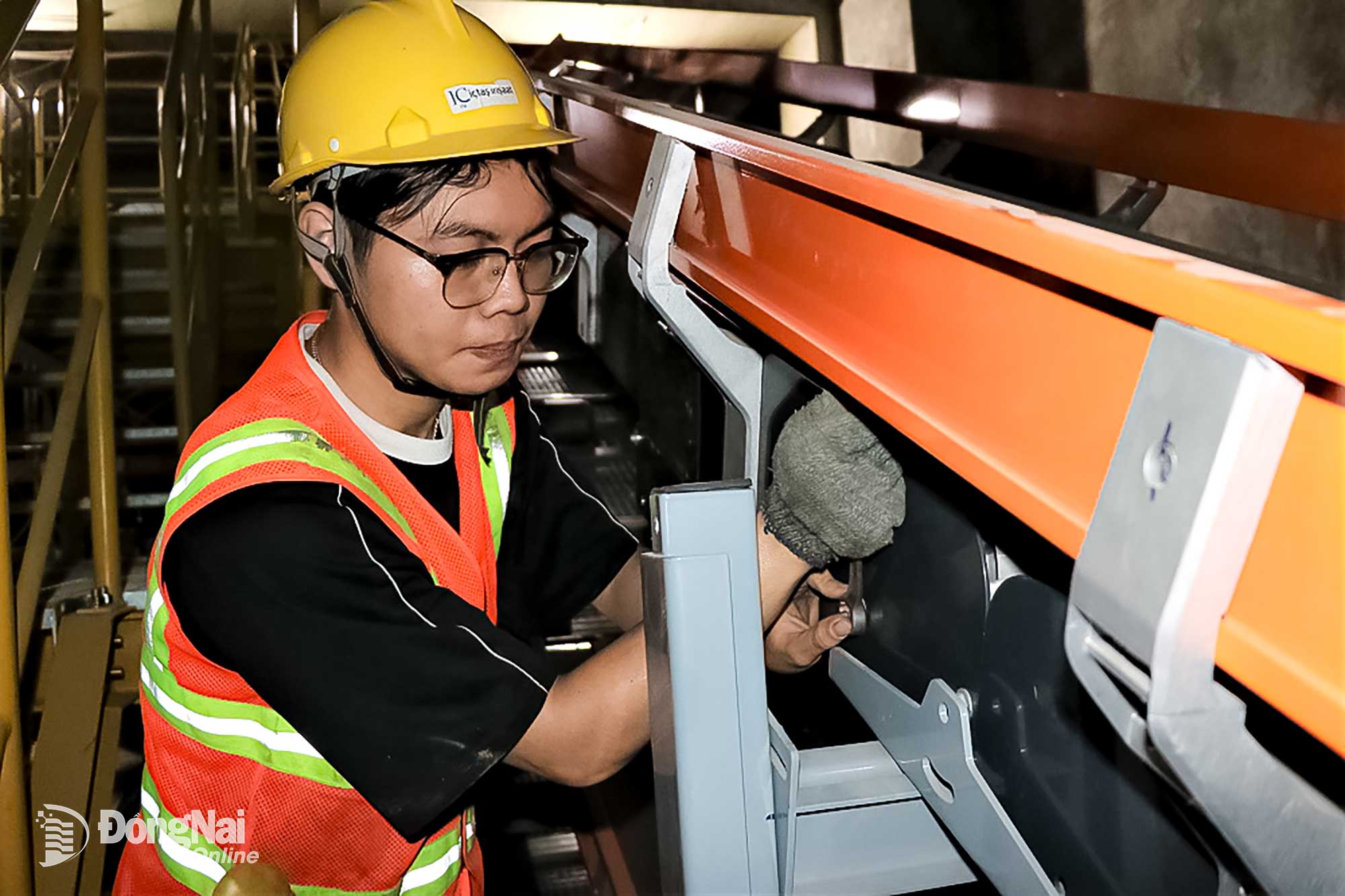 Tillsammans med byggandet av teleskopbron genomför entreprenören för närvarande även byggandet av bagagehanteringssystemet för passagerarterminalen på Long Thanh flygplats. Foto: Pham Tung
