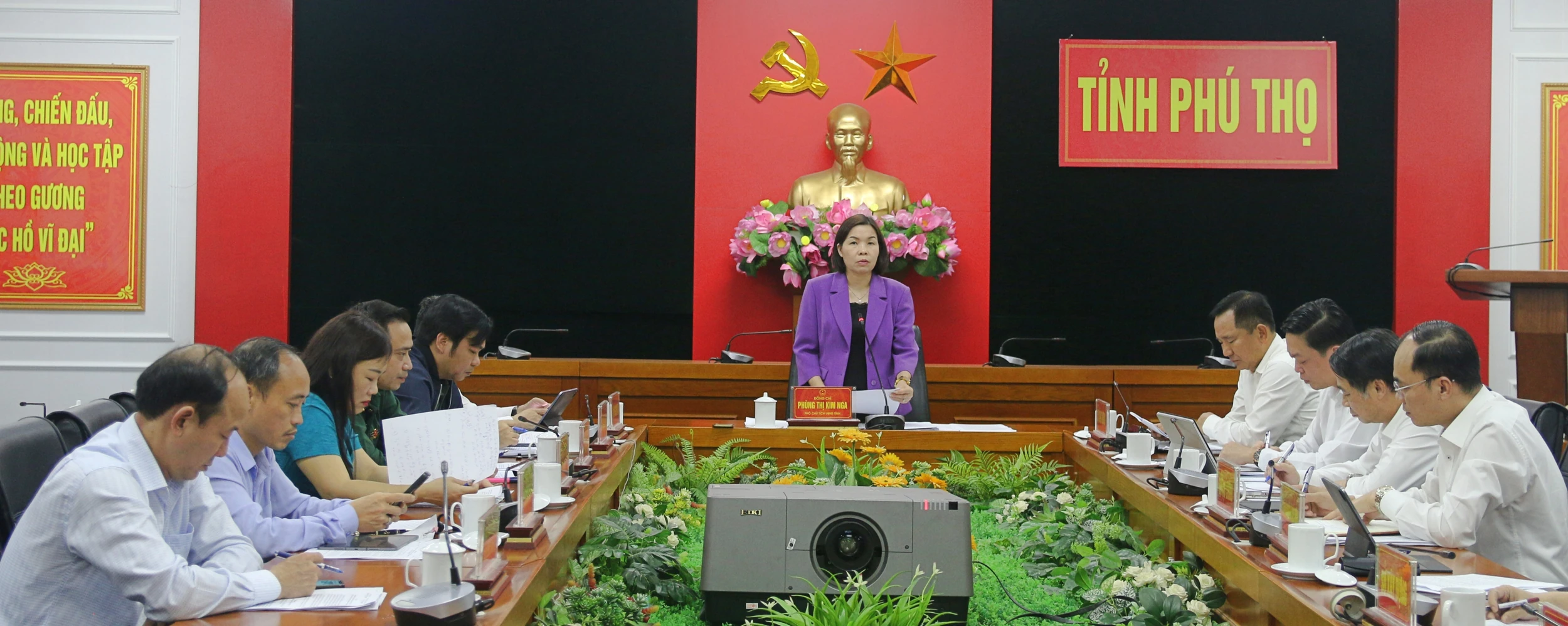 អនុប្រធានគណៈកម្មាធិការប្រជាជនខេត្ត Phung Thi Kim Nga៖ បញ្ចប់ការធ្វើផែនការនៃវិស័យឧស្សាហកម្ម និងពាណិជ្ជកម្ម ដើម្បីធានានូវលទ្ធភាព និងសមស្របទៅនឹងទិសដៅអភិវឌ្ឍន៍របស់ខេត្ត។