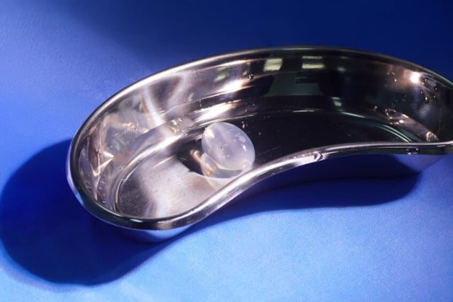 Chàng trai 20 tuổi ‘tìm lại chính mình’ nhờ ca đặt tinh hoàn nhân tạo - Ảnh 2.