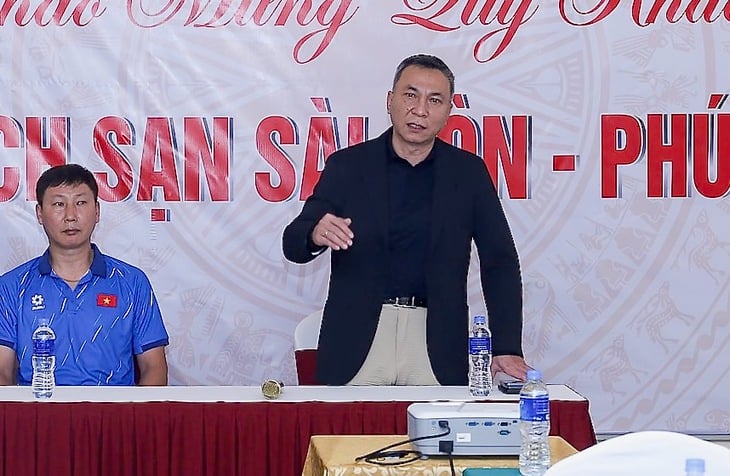 Sếp VFF chúc mừng Nguyễn Xuân Son - Ảnh 1.