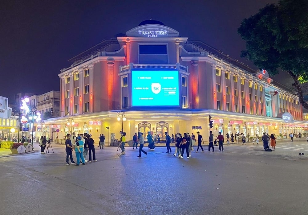 Jalan Pejalan Kaki Tasik Hoan Kiem