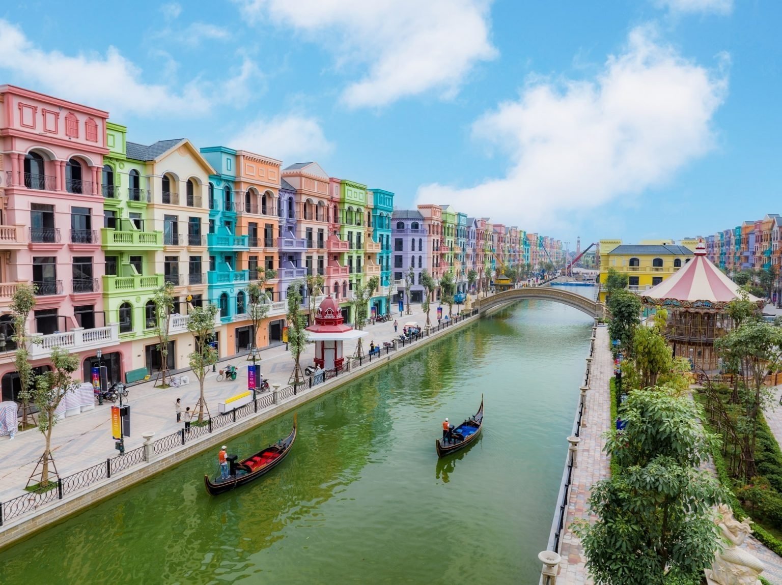 Naiki Gondola di Sungai Venice di Grand World