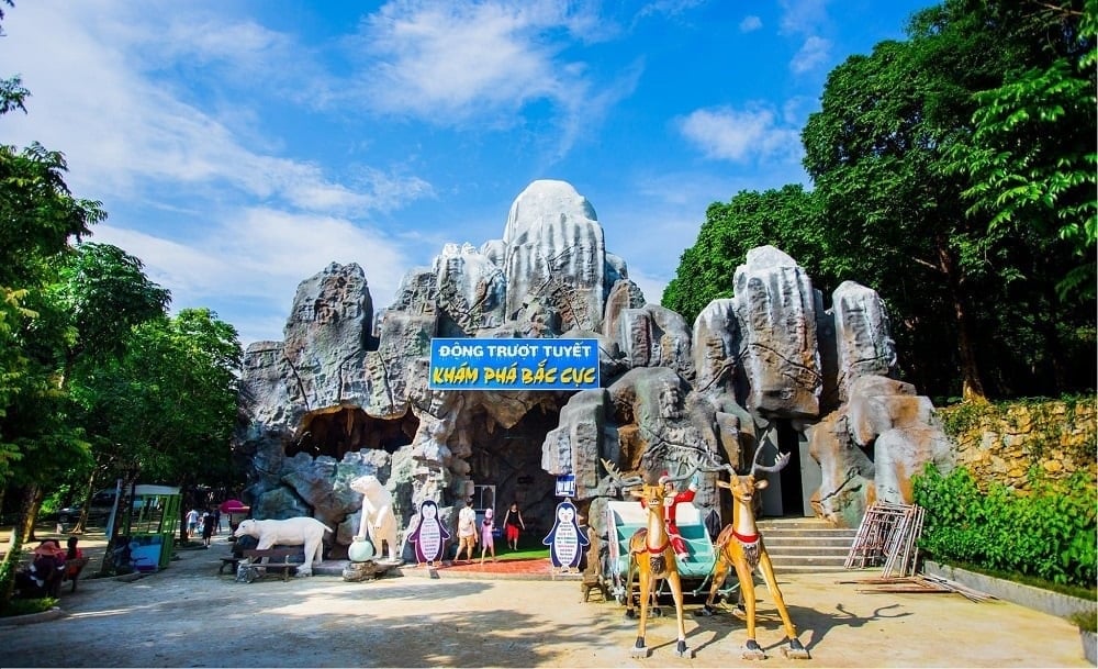 Gua Hijau Suoi Tien Ba Vi