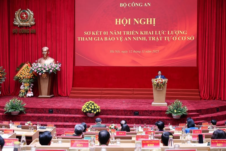 The Prime Minister stated the 14-word motto for security and order protection forces at the grassroots level - Photo 8. Thủ tướng nêu phương châm 14 chữ với lực lượng bảo vệ an ninh, trật tự ở cơ sở- Ảnh 8.