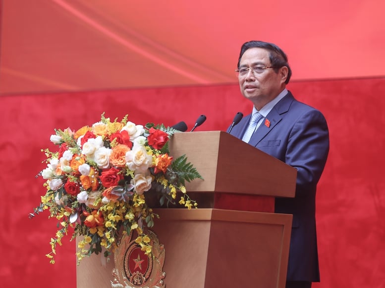 The Prime Minister stated the 14-word motto for security and order protection forces at the grassroots level - Photo 9. Thủ tướng nêu phương châm 14 chữ với lực lượng bảo vệ an ninh, trật tự ở cơ sở- Ảnh 9.
