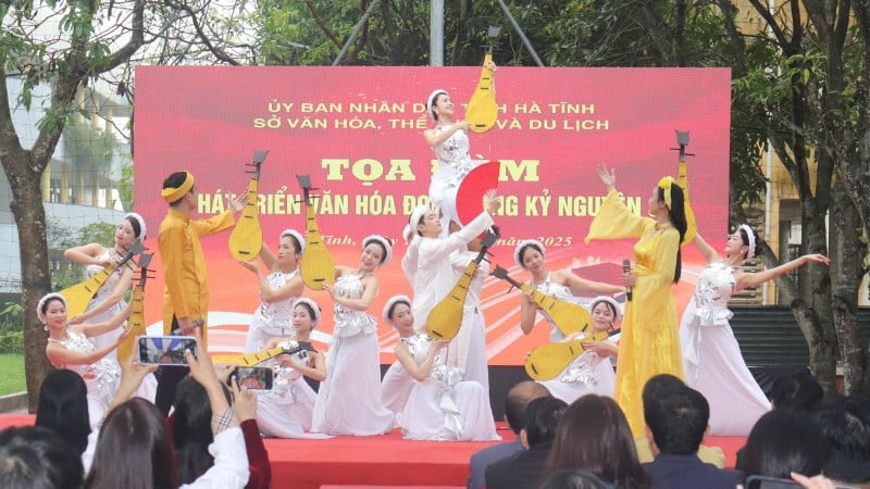 Департамент культури, спорту та туризму провінції Хатінь організував семінар з розвитку культури читання в цифрову епоху.