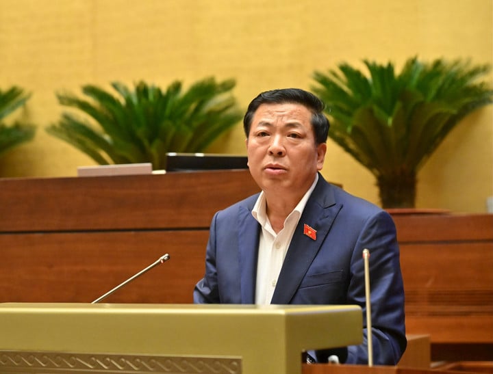 រដ្ឋមន្ត្រី Tran Hong Minh នៅវិមានរដ្ឋសភា នារសៀលថ្ងៃទី១២ ខែវិច្ឆិកា។ (រូបថត៖ ប្រព័ន្ធផ្សព្វផ្សាយរដ្ឋសភា)