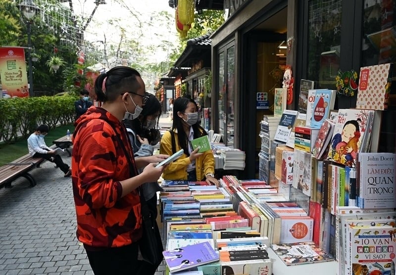 ផ្ទាំងគំនូរបង្ហាញពីជីវិតបុរាណនៅផ្លូវ Phung Hung។