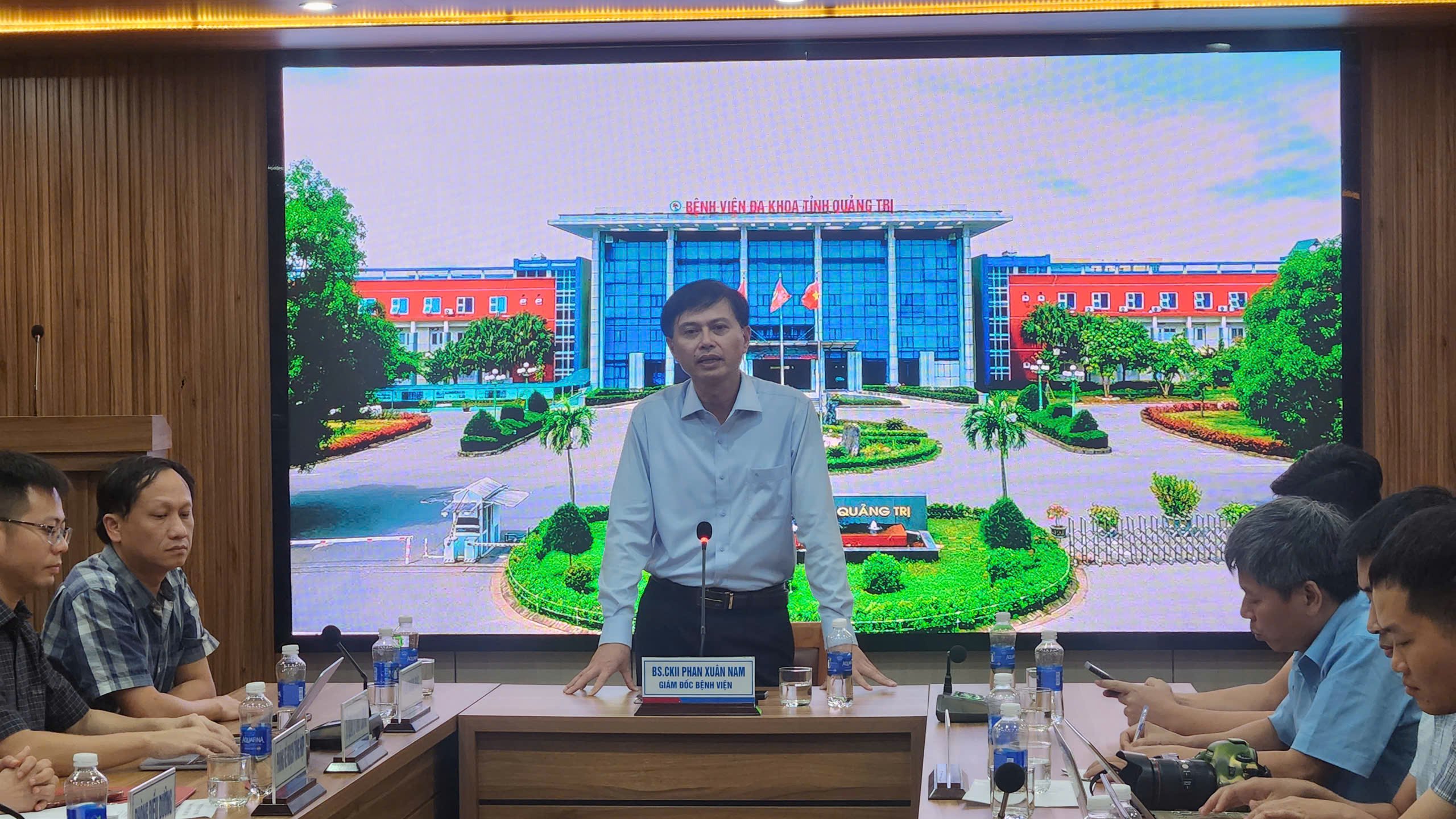 Bệnh viện Đa khoa tỉnh Quảng Trị nói gì về sự cố tổn thương vết mổ sau phẫu thuật nội soi?- Ảnh 1.