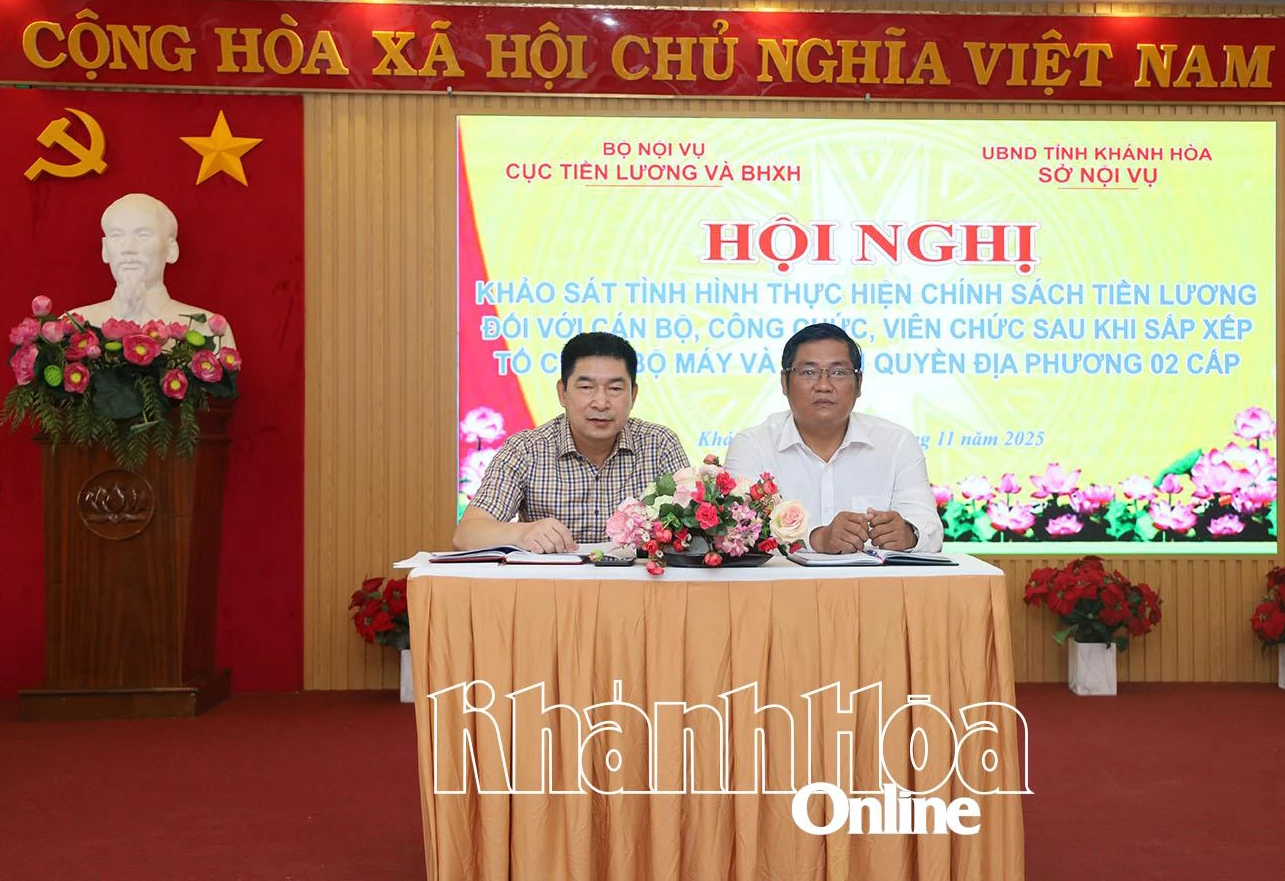 Para kamerad memimpin survei Komite Rakyat di tingkat komune.