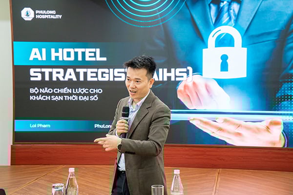 Diễn giả Phạm Ngọc Lợi trình bày tại hội thảo.