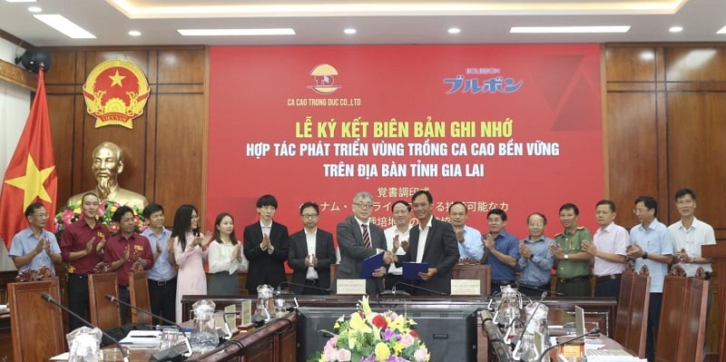 Lãnh đạo tỉnh chứng kiến Lễ ký kết Hợp đồng hợp tác liên kết vùng trồng ca cao xuất khẩu giữa Công ty TNHH Ca cao Trọng Đức và Tập đoàn Bourbon