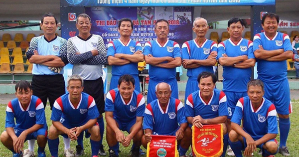 "Tiếu già" Hồ Văn Lợi - người nghệ sĩ trên sân cỏ