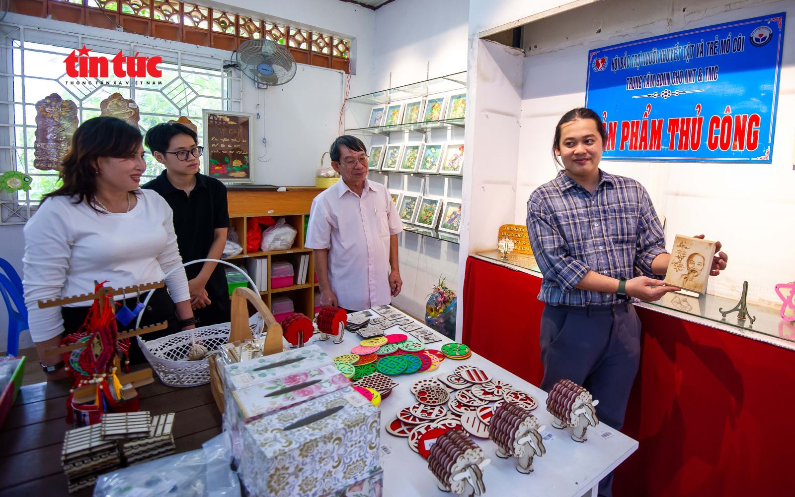 ចំណងជើងរូបថត