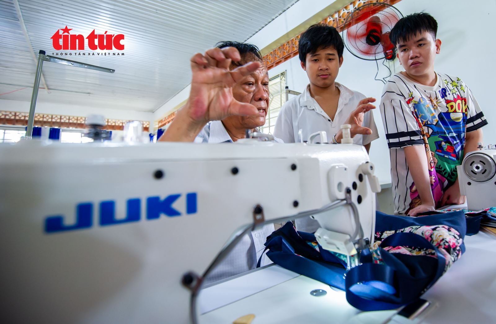 ចំណងជើងរូបថត