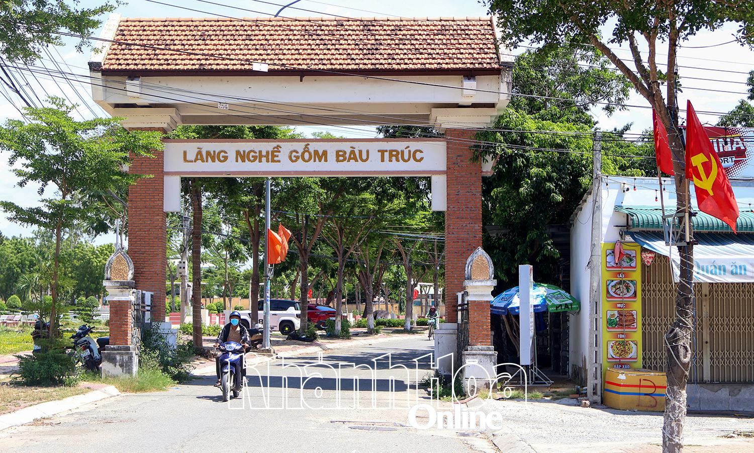 Làng nghề gốm Chăm Bàu Trúc (xã Ninh Phước).