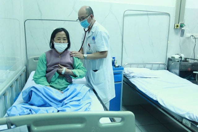 5 quy tắc tăng cường sức khỏe người cao tuổi khi mưa lạnh- Ảnh 1.