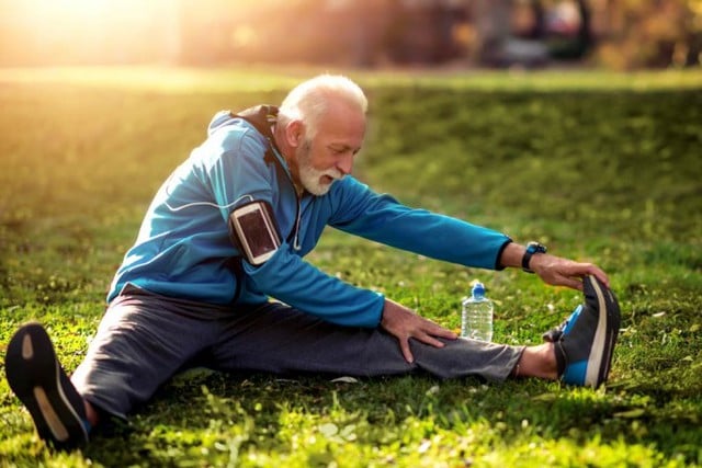 5 quy tắc tăng cường sức khỏe người cao tuổi khi mưa lạnh- Ảnh 2.