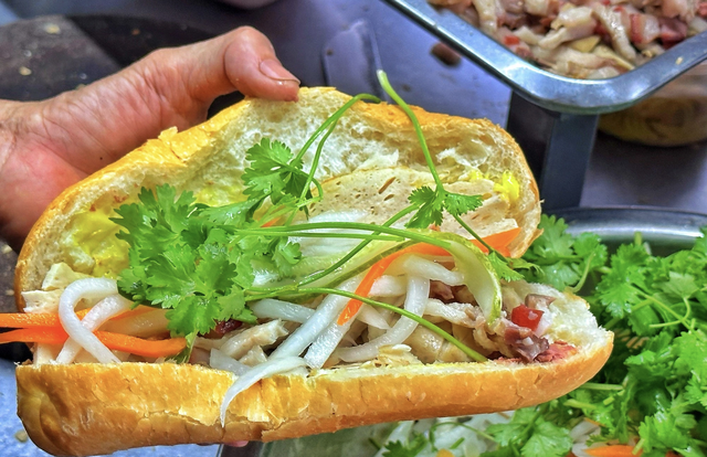 Vì sao pate trong bánh mì dễ nhiễm vi khuẩn gây ngộ độc thực phẩm?  - Ảnh 1.