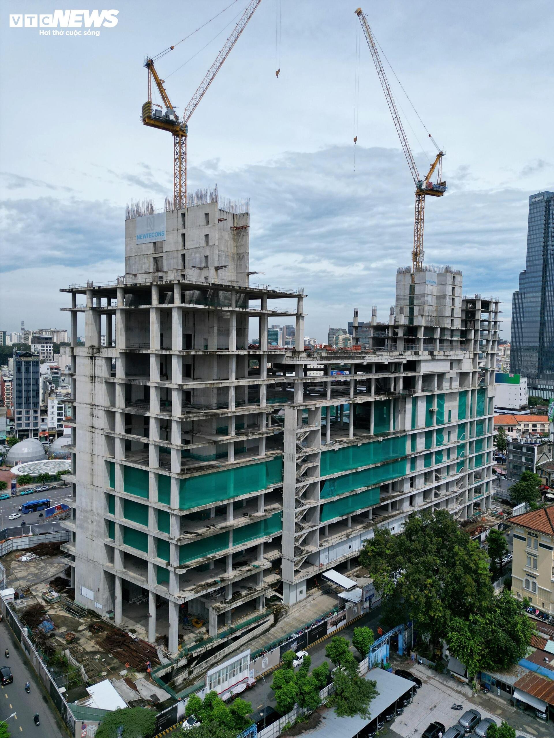 'हीरे' स्थान वाली उस ऊँची इमारत का क्लोज़-अप, जिसमें ट्रुओंग माई लैन ने निवेश जारी रखने का अनुरोध किया था - 13