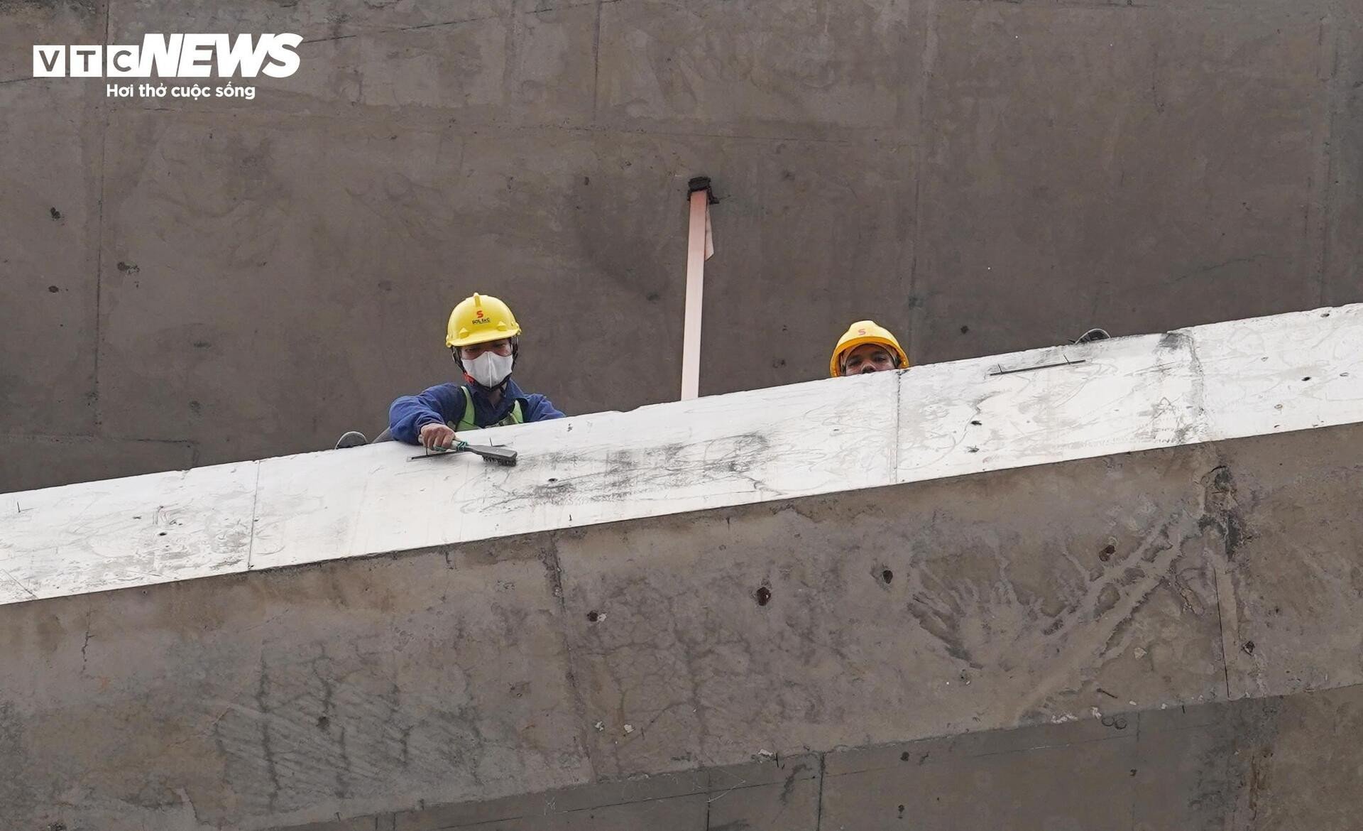 'हीरे' जैसी जगह पर स्थित उस ऊँची इमारत का क्लोज़-अप, जिसमें ट्रुओंग माई लैन ने निवेश जारी रखने का अनुरोध किया था - 14