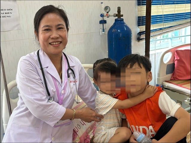 Már csak néhány nap van hátra, hogy cikkeket küldjünk azok tiszteletére, akik „csodákat” tettek a HIV/AIDS elleni küzdelemben - 2. kép. Chỉ còn ít ngày để gửi bài tôn vinh những người làm nên 'phép màu' trong cuộc chiến chống HIV/AIDS- Ảnh 2.