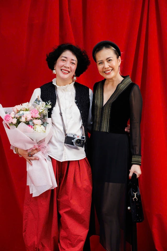 Unieke 'Rode' tentoonstelling van drie fotografen - Foto 2. Triển lãm 'Đỏ' độc đáo của ba nhiếp ảnh gia- Ảnh 2.