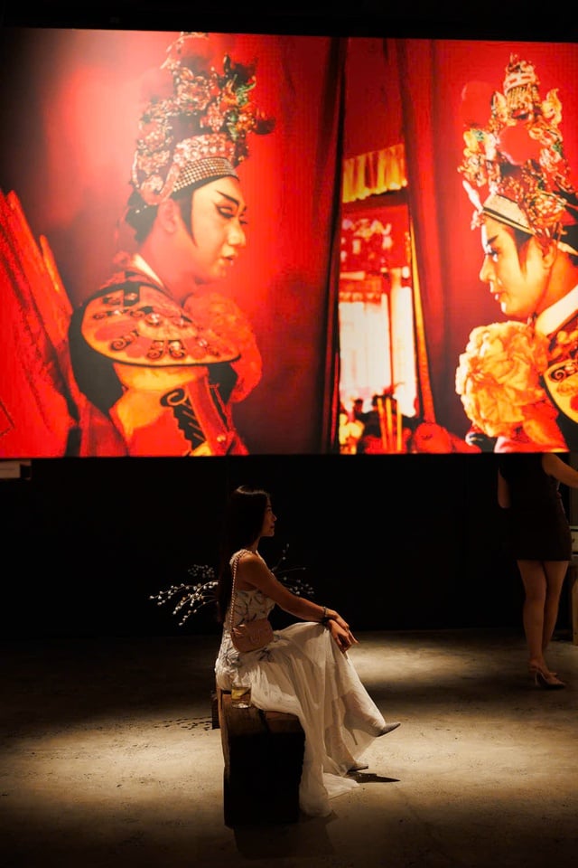 Unieke 'Rode' tentoonstelling van drie fotografen - Foto 3. Triển lãm 'Đỏ' độc đáo của ba nhiếp ảnh gia- Ảnh 3.